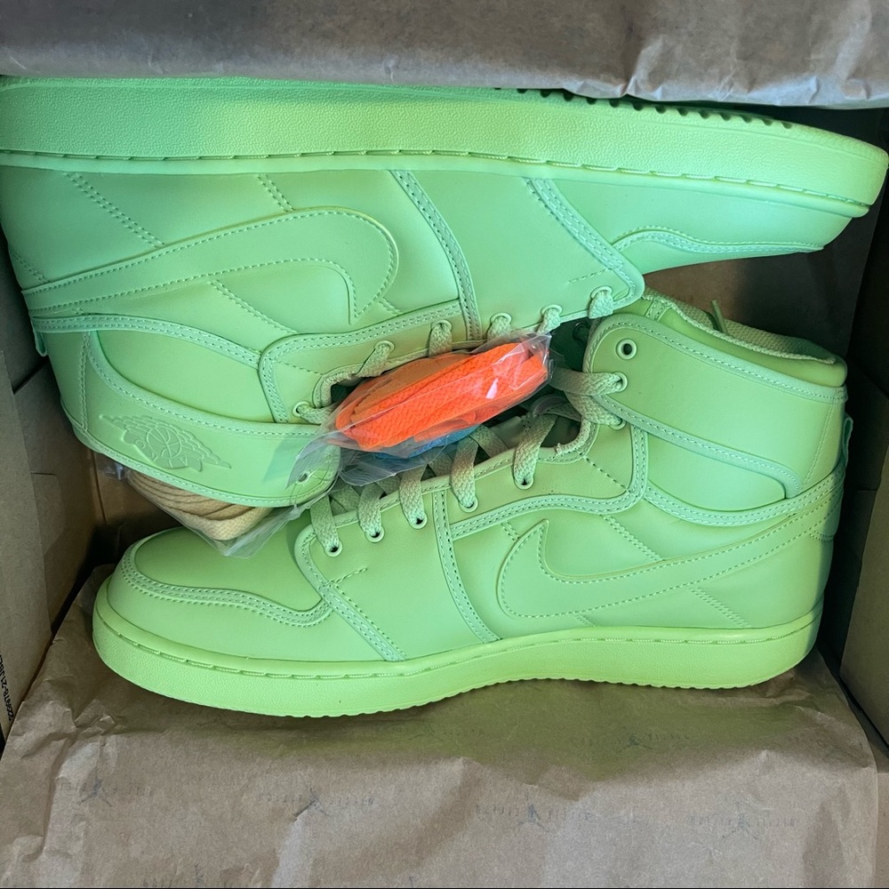 Women’s 12 AJKO 1 SP Billie Eillish Jordans